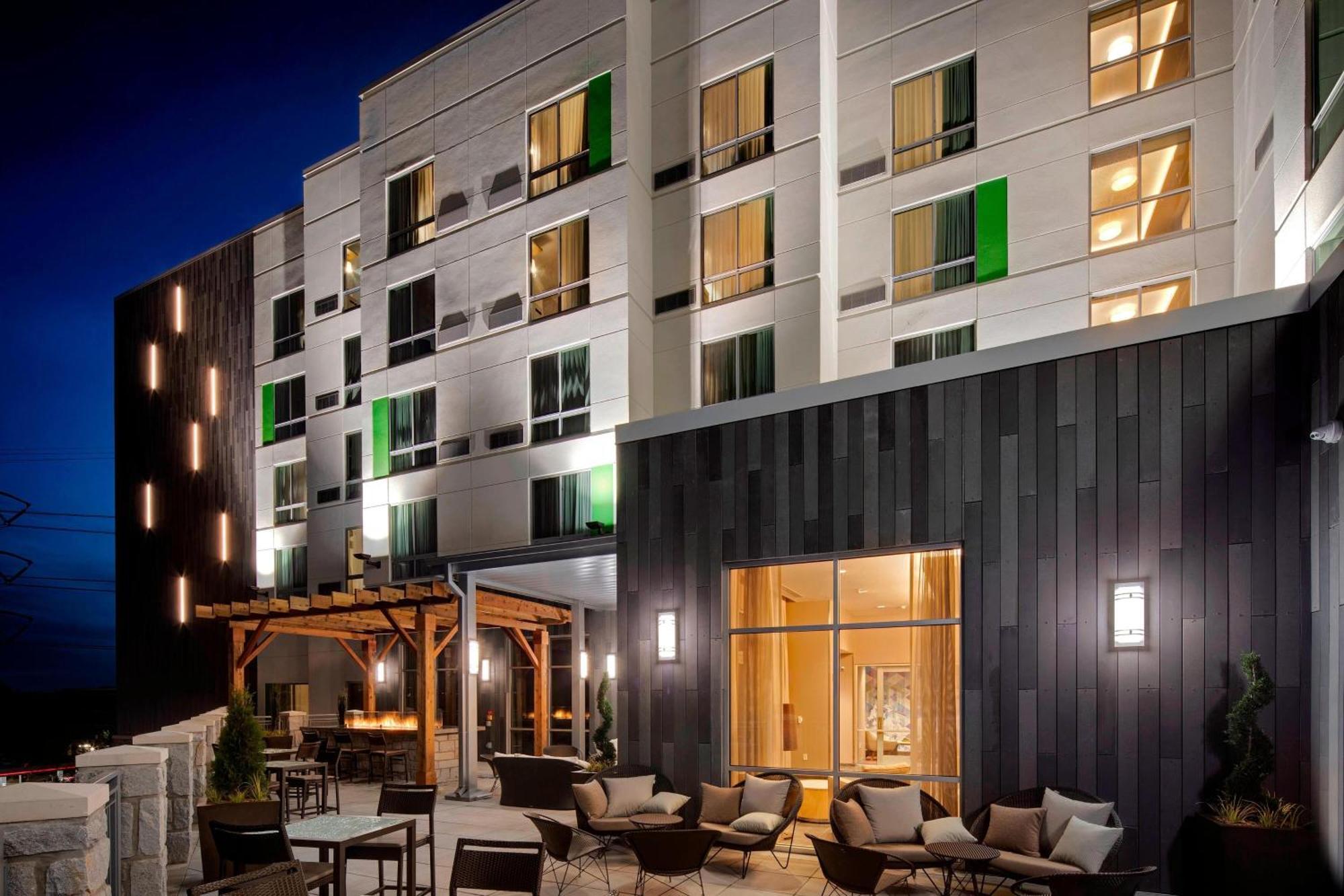 Courtyard By Marriott Atlanta Vinings/Galleria Smyrna Exterior photo