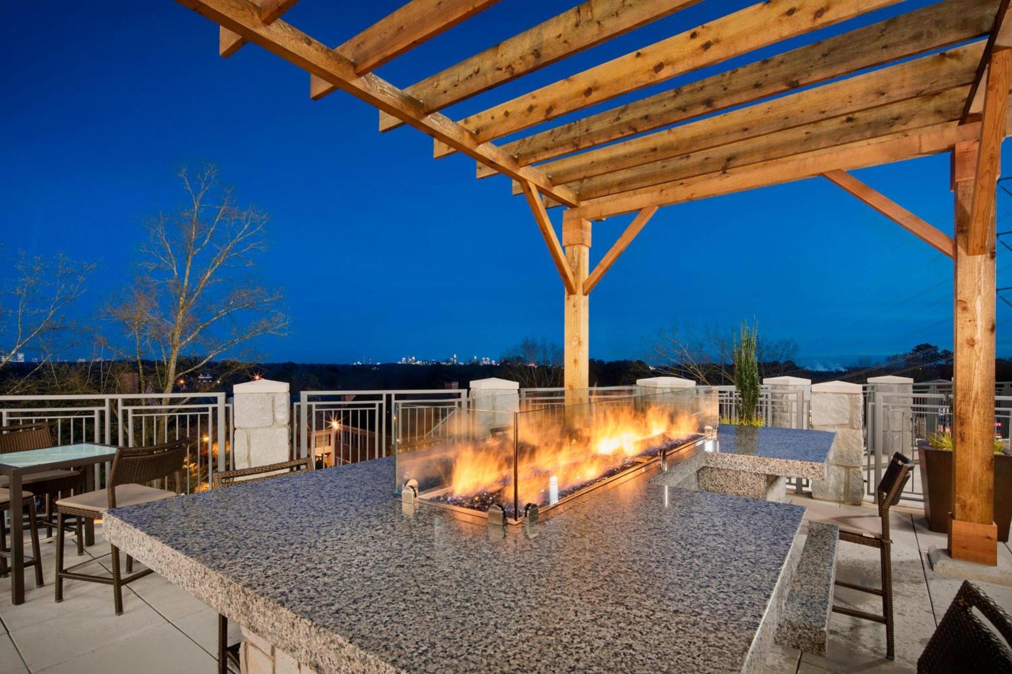Courtyard By Marriott Atlanta Vinings/Galleria Smyrna Exterior photo